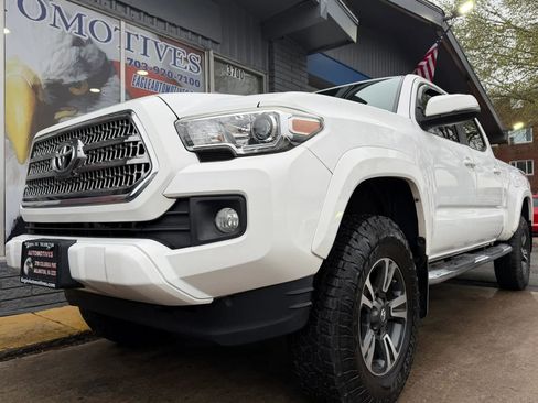Used 2017 Toyota Tacoma TRD Sport w/ Tow Package image 6