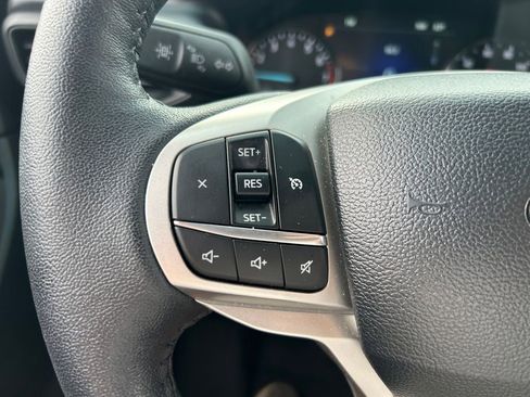 Used 2024 Ford Explorer XLT AWD/4WD image 18