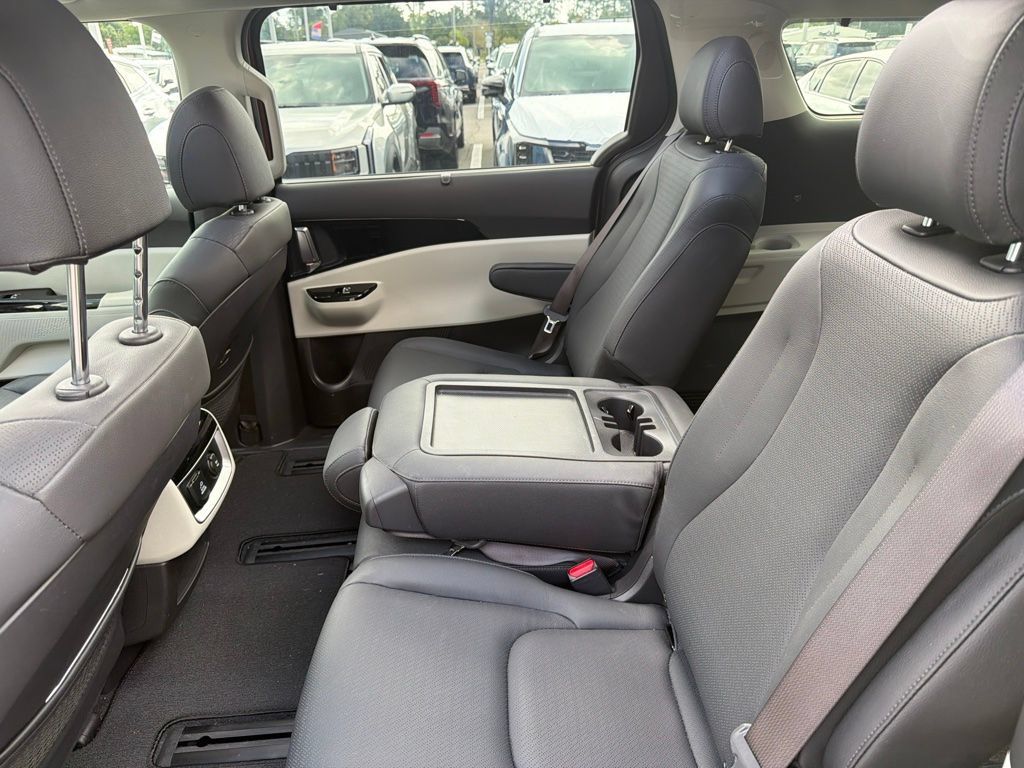 Certified 2023 Kia Carnival SX Prestige FWD image 25
