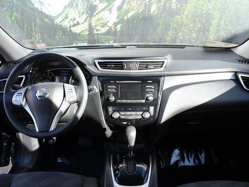 Used 2016 Nissan Rogue SV image 18