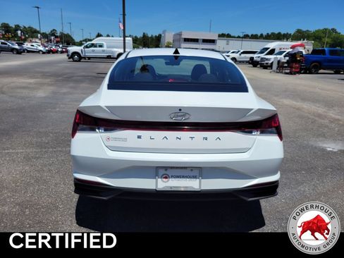 Used 2023 Hyundai Elantra SEL w/ Convenience Package FWD image 4