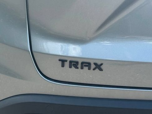 Used 2025 Chevrolet Trax RS w/ Sunroof Package FWD image 7