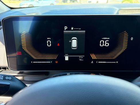 New 2026 Kia Carnival EX FWD image 25