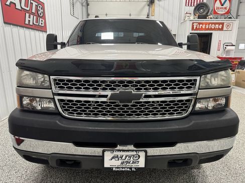 Used 2005 Chevrolet Silverado 2500 LT w/ Heavy-Duty Power Package image 6