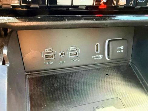 Used 2023 Jeep Grand Cherokee Overland w/ Luxury Tech Group IV AWD/4WD image 32