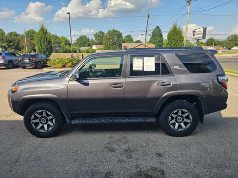 Used 2020 Toyota 4Runner TRD Off-Road AWD/4WD image 4