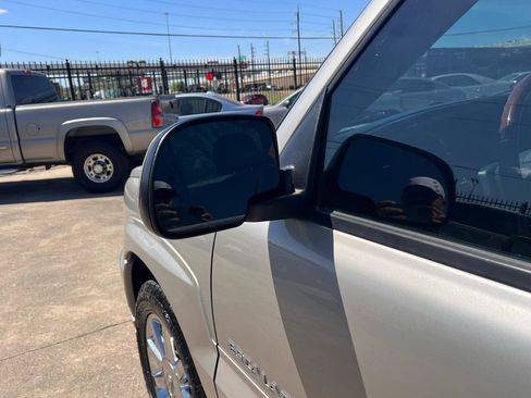 Used 2005 Cadillac Escalade ESV Platinum image 88