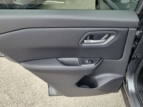 Certified 2026 Nissan Rogue SV FWD image 10
