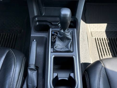 Certified 2021 Toyota Tacoma SR5 AWD/4WD image 27
