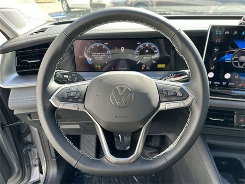 New 2025 Volkswagen Tiguan SE image 14