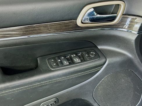 Used 2015 Jeep Grand Cherokee Overland AWD/4WD image 18