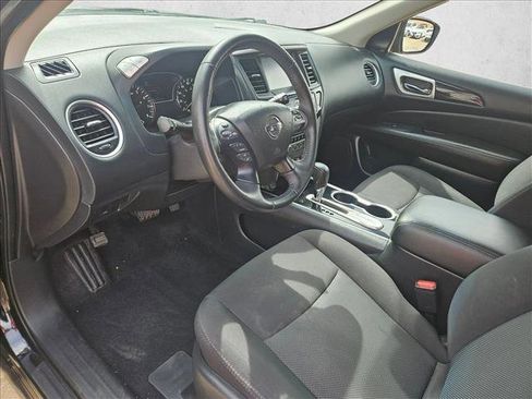 Used 2020 Nissan Pathfinder SV image 14