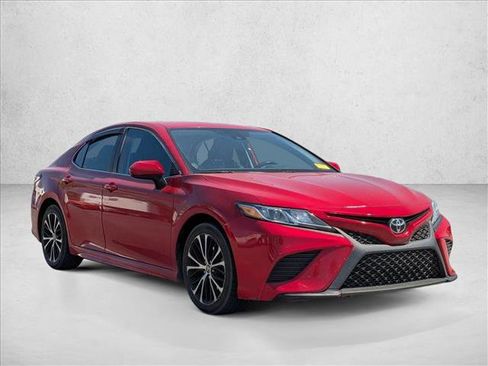 Used 2020 Toyota Camry SE FWD image 3