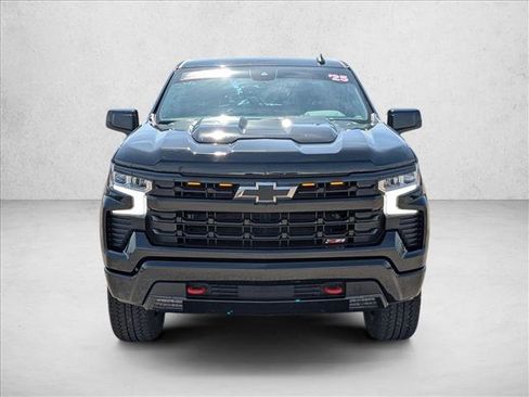 Used 2025 Chevrolet Silverado 1500 LT Trail Boss w/ Convenience Package II AWD/4WD image 2