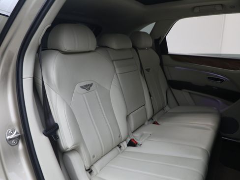 Certified 2021 Bentley Bentayga AWD/4WD image 30