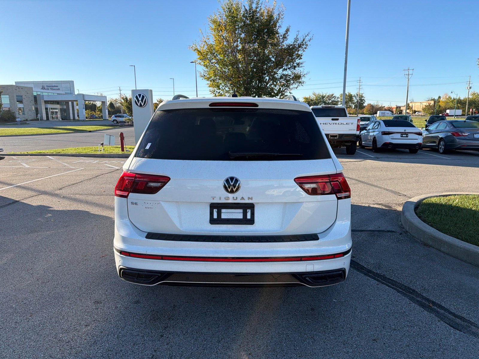 Used 2023 Volkswagen Tiguan SE R-Line FWD image 10
