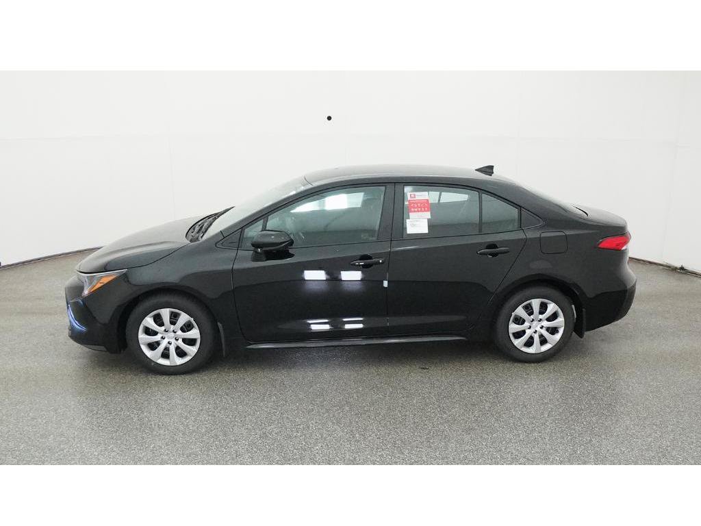 Used 2025 Toyota Corolla LE FWD image 5