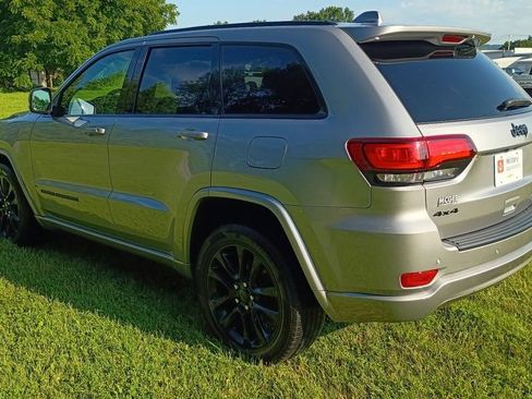 Used 2021 Jeep Grand Cherokee Laredo X AWD/4WD image 5