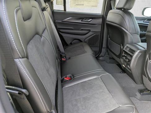 New 2025 Jeep Grand Cherokee Altitude image 30