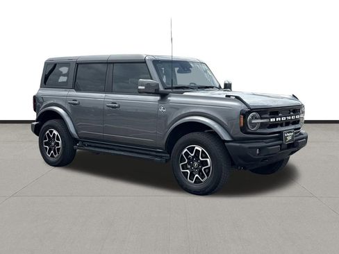Used 2024 Ford Bronco Outer Banks AWD/4WD image 3