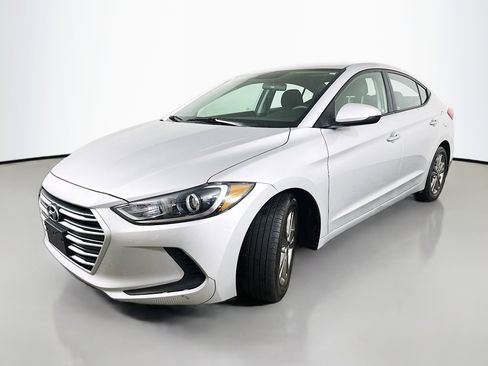 Used 2018 Hyundai Elantra SEL w/ Cargo Package FWD image 3