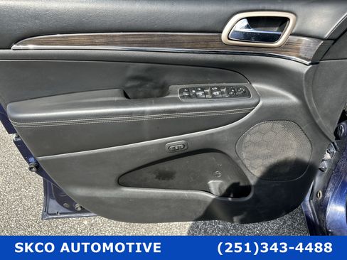 Used 2017 Jeep Grand Cherokee Overland image 11