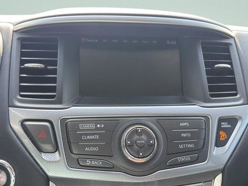 Used 2017 Nissan Pathfinder SL AWD/4WD image 16