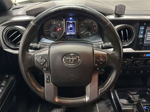 Used 2016 Toyota Tacoma TRD Off-Road AWD/4WD image 13