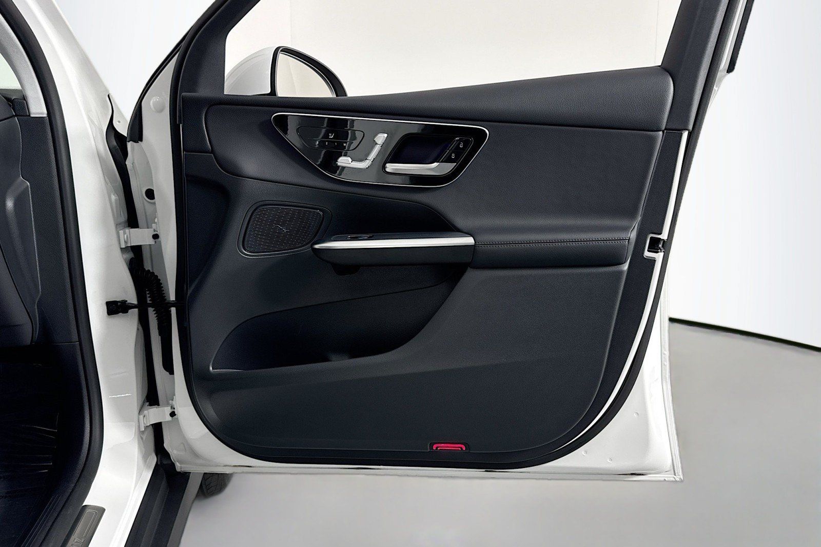 Certified 2025 Mercedes-Benz GLC 350e 4MATIC image 24