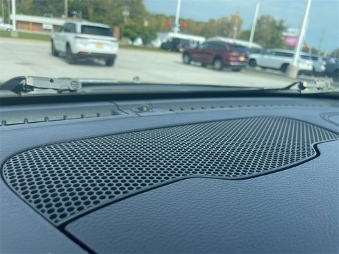 Used 2021 Jeep Cherokee Latitude Plus image 23