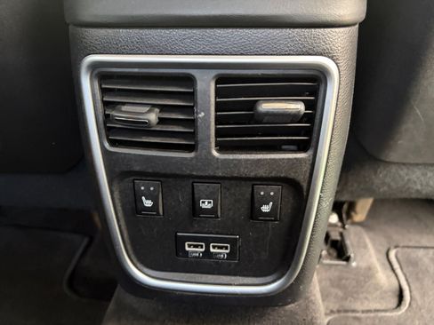 Used 2016 Chrysler 300 C AWD/4WD image 23
