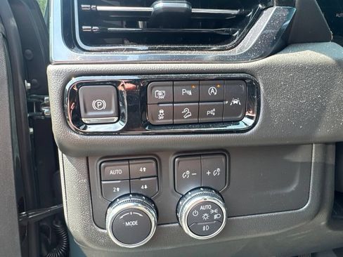 Used 2025 GMC Yukon XL AT4 w/ AT4 Premium Package AWD/4WD image 25