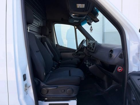 Used 2021 Mercedes-Benz Sprinter 2500 image 11