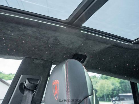 Used 2021 Lamborghini Urus AWD/4WD image 23