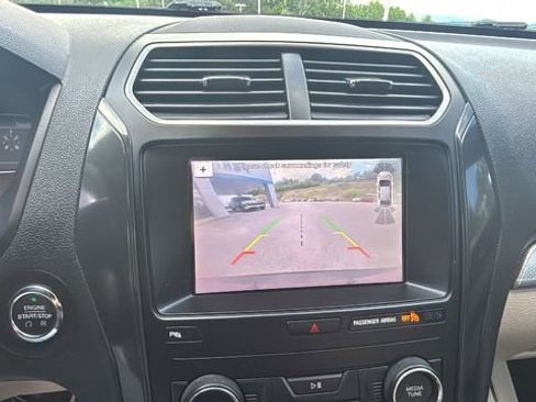 Used 2019 Ford Explorer XLT w/ Equipment Group 202A AWD/4WD image 16