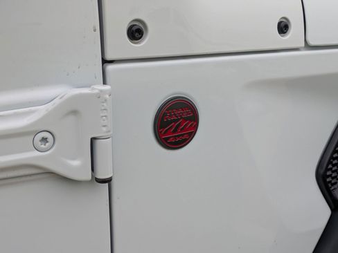 Used 2025 Jeep Gladiator Rubicon w/ Convenience Group image 30