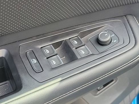 Used 2024 Volkswagen Atlas Cross Sport SE image 19