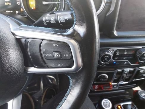 Used 2022 Jeep Wrangler Unlimited Rubicon 4xe w/ Cold Weather Group AWD/4WD image 19