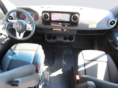 Used 2024 Mercedes-Benz Sprinter 2500 image 19