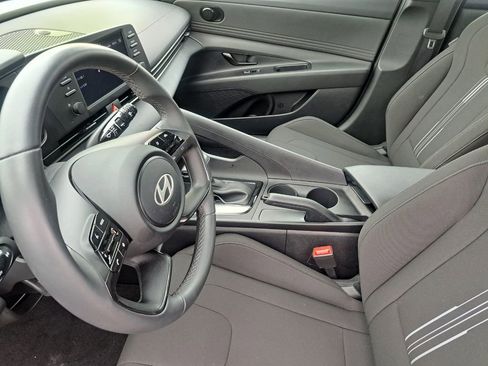 Used 2025 Hyundai Elantra Sport image 18