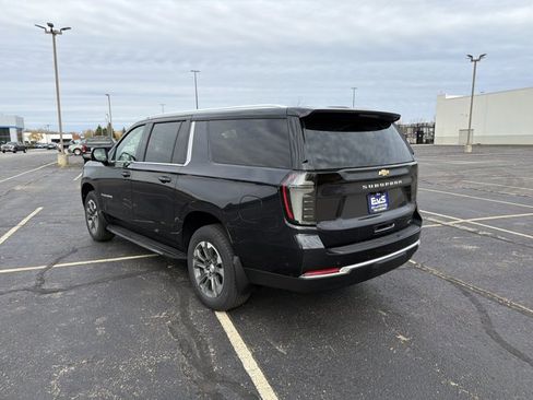 New 2026 Chevrolet Suburban LT image 7