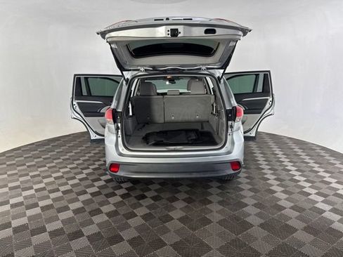 Used 2018 Toyota Highlander LE AWD/4WD image 18