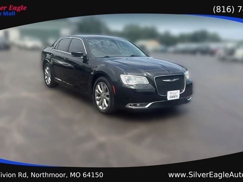 Used 2017 Chrysler 300 Limited w/ 300 Premium Group AWD/4WD image 7