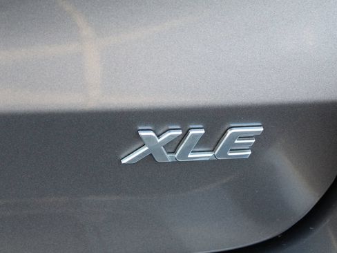 Used 2015 Toyota Sienna XLE w/ XLE Navigation Package FWD image 39