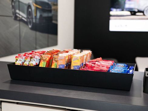 Used 2022 Volkswagen Tiguan SE image 12