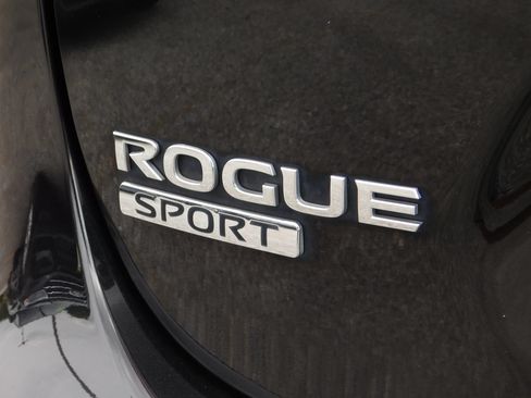 Used 2021 Nissan Rogue Sport SL FWD image 6