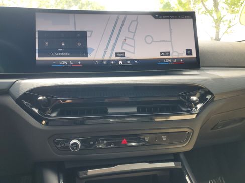 Used 2025 BMW 230i Coupe w/ M Sport Package RWD image 20