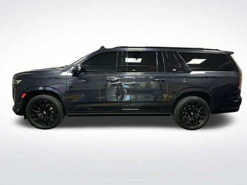 Used 2023 Cadillac Escalade ESV Sport Platinum w/ LPO, ONYX Package AWD/4WD image 2