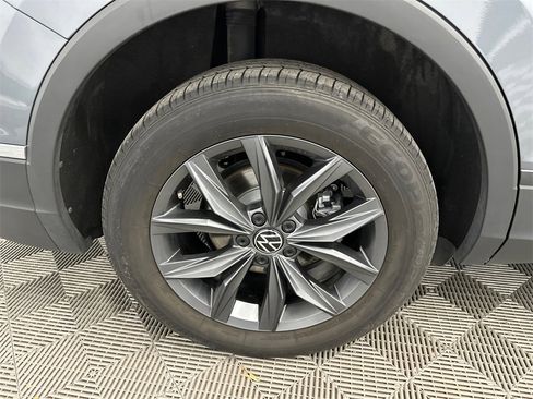 Used 2024 Volkswagen Tiguan SE image 18