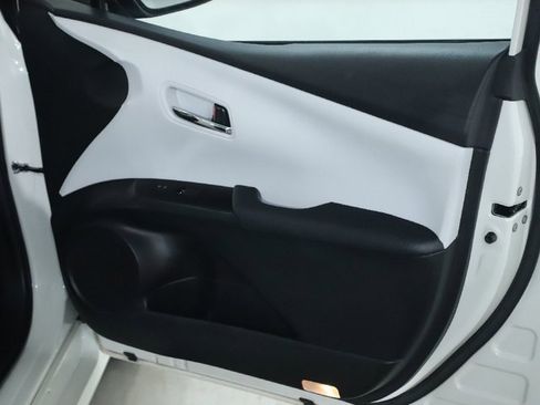 Used 2019 Toyota Prius XLE image 33